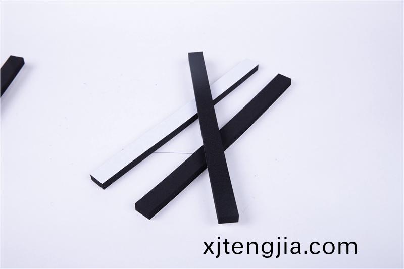 CR減震(zhen)保溫(wen)條